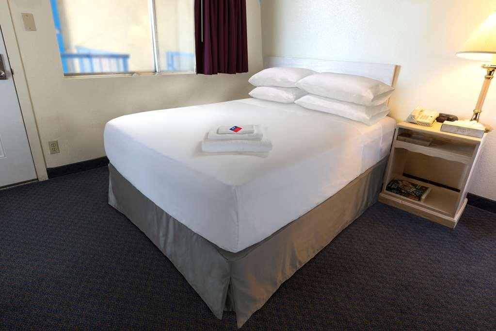 Days Inn & Suites By Wyndham Caseyville Bilik gambar
