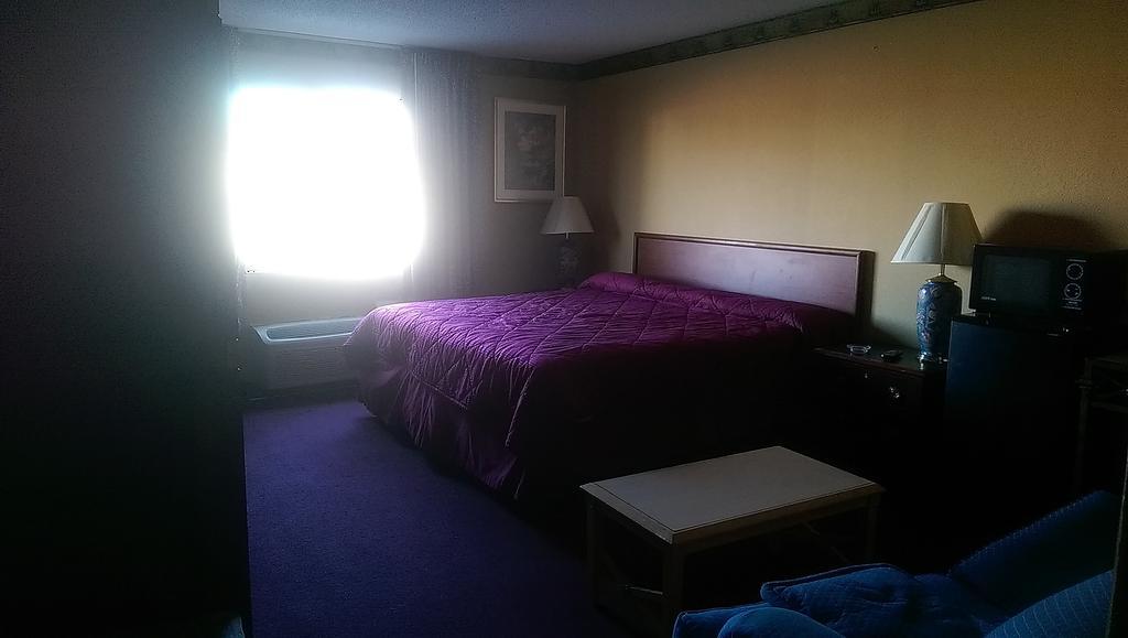Days Inn & Suites By Wyndham Caseyville Bilik gambar
